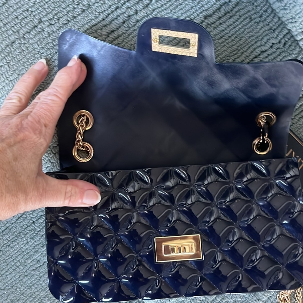 Deluxity LA  Jelly bag  2 way Quilted Crossbody / shoulder bag  Navy/ Gold chain - Picture 10 of 13